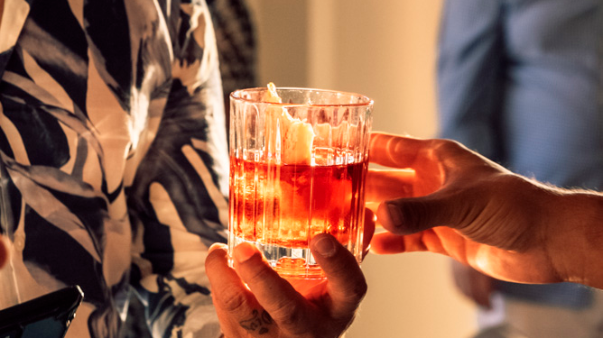 fotografía puntual de servicio de fotografia de vaso de bebida